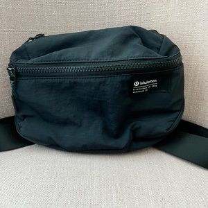 lululemon clean lines belt bag